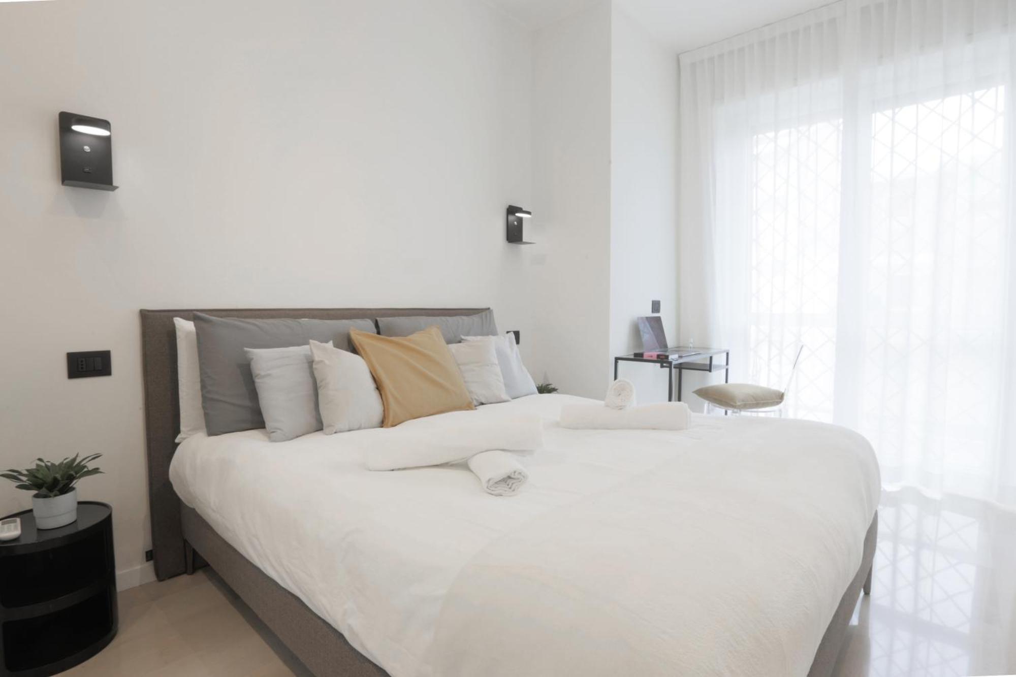 New Modern Flat 10 Minutes Walk From Central Station Мілан Екстер'єр фото